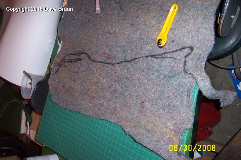 MGTD15470/Interior & Upholstery/Carpet/cutting under padding